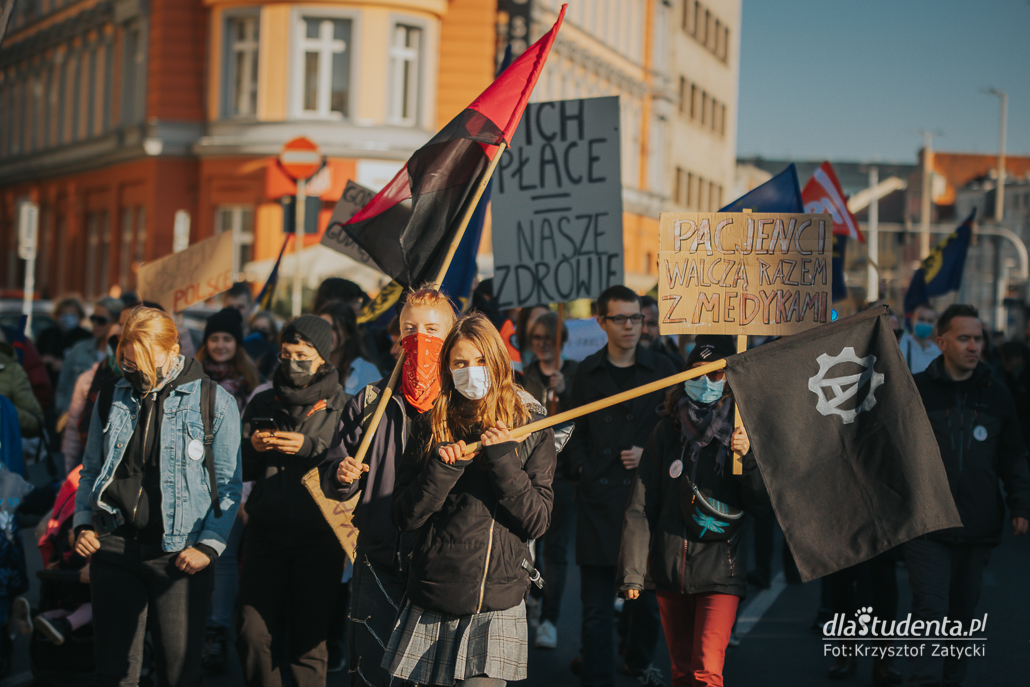 Młodzi solidarnie z medykami - protest we Wroclawiu  - zdjęcie nr 9