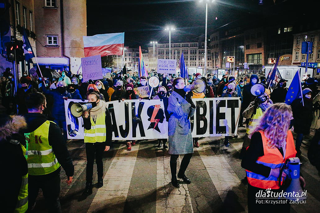 Strajk Kobiet 2021: Spontaniczny spacer we Wrocławiu - zdjęcie nr 9