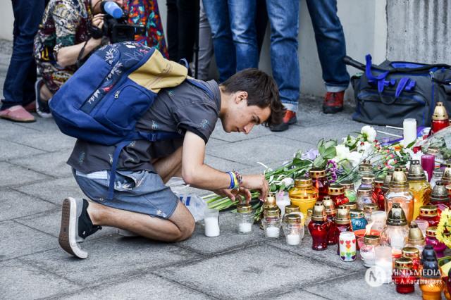Warszawa oddaje hołd ofiarom masakry w Orlando - zdjęcie nr 6
