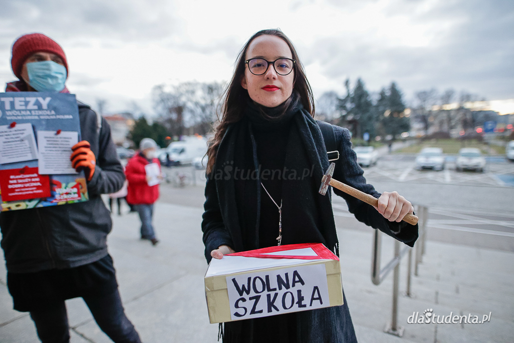 3 Tezy: Wolna Szkoła, Wolni Ludzie, Wolna Polska - protest we Wrocławiu  - zdjęcie nr 12