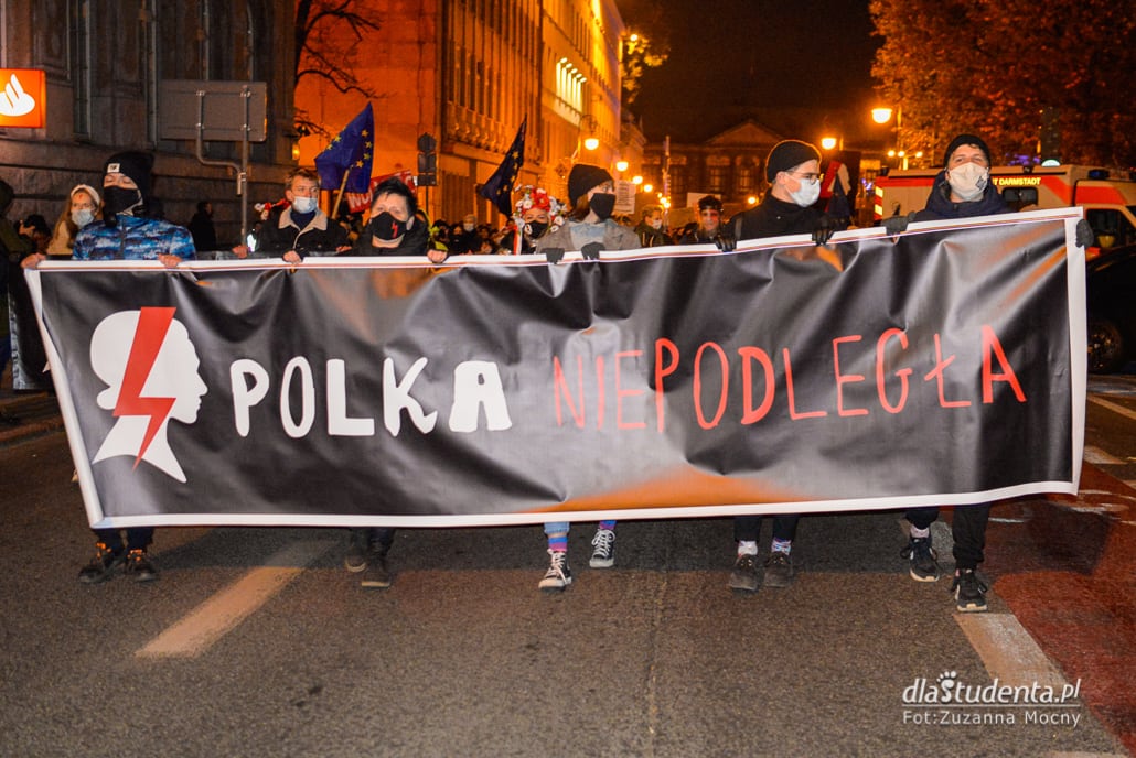 Strajk Kobiet: Blokujemy, strajkujemy i w UE zostajemy! - manifestacja w Poznaniu - zdjęcie nr 8