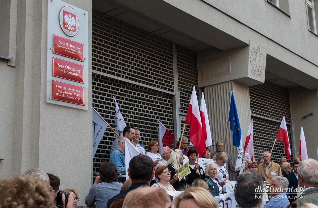 Manifestacja przed Sądem okręgowym w Poznaniu - zdjęcie nr 9