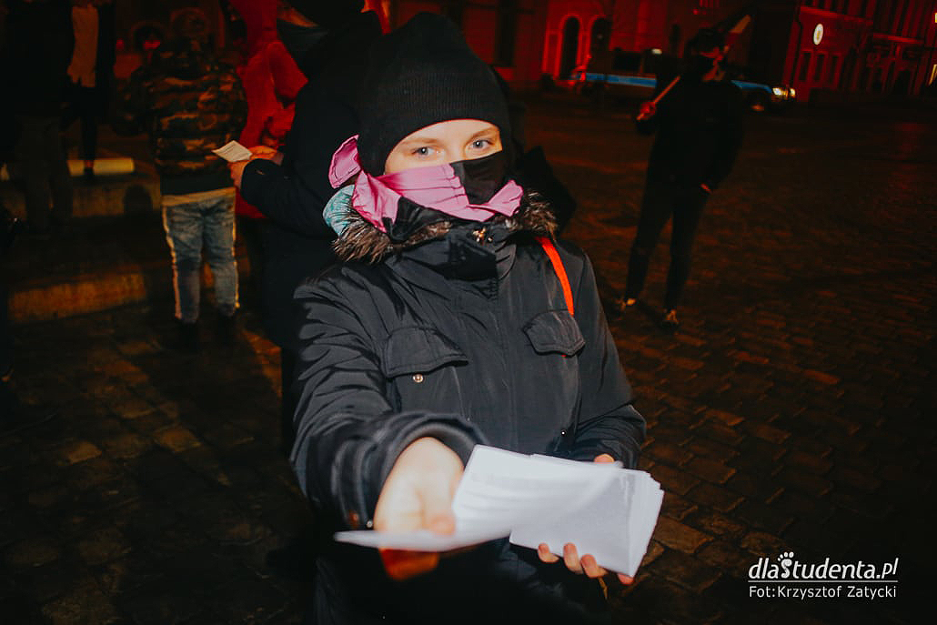 Strajk Kobiet 2021: Spontaniczny spacer we Wrocławiu - zdjęcie nr 8