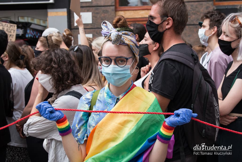 Poznań broni tęczy - manifestacja w obronie LGBT - zdjęcie nr 7