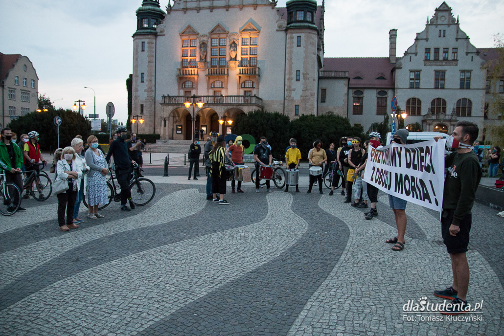 Solidarność z uchodźcami z Morii - manifestacja w Poznaniu  - zdjęcie nr 8
