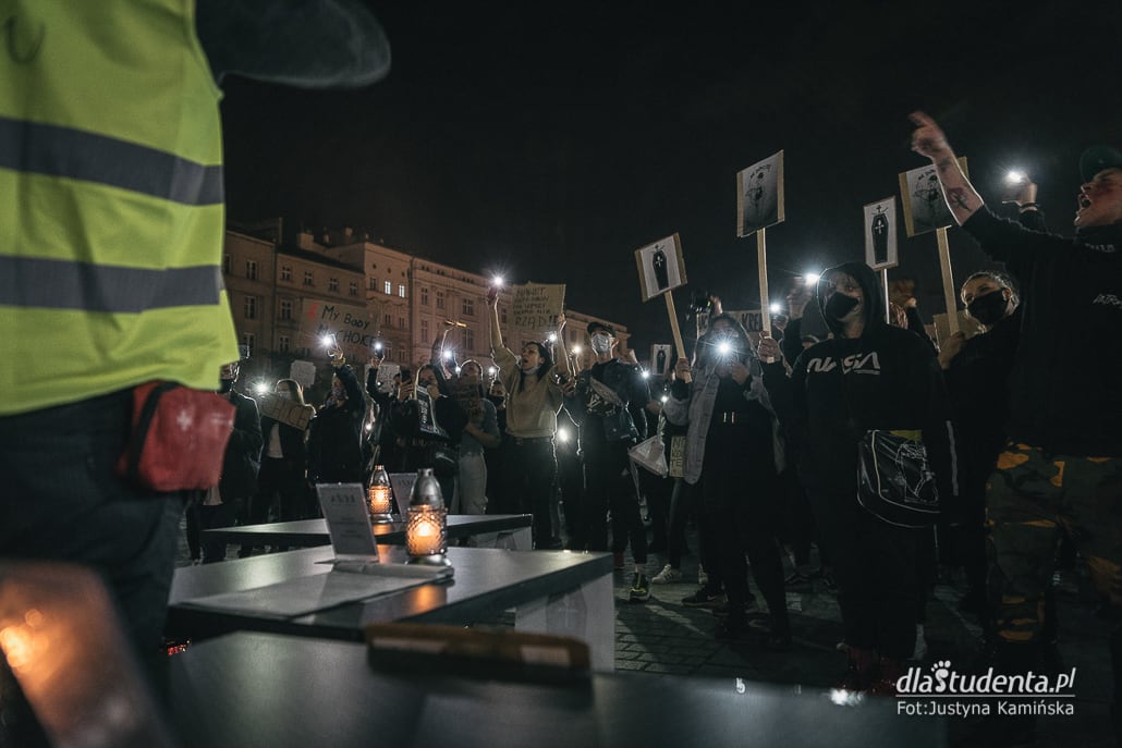  Strajk Kobiety: To jest wojna - manifestacja w Krakowie  - zdjęcie nr 8