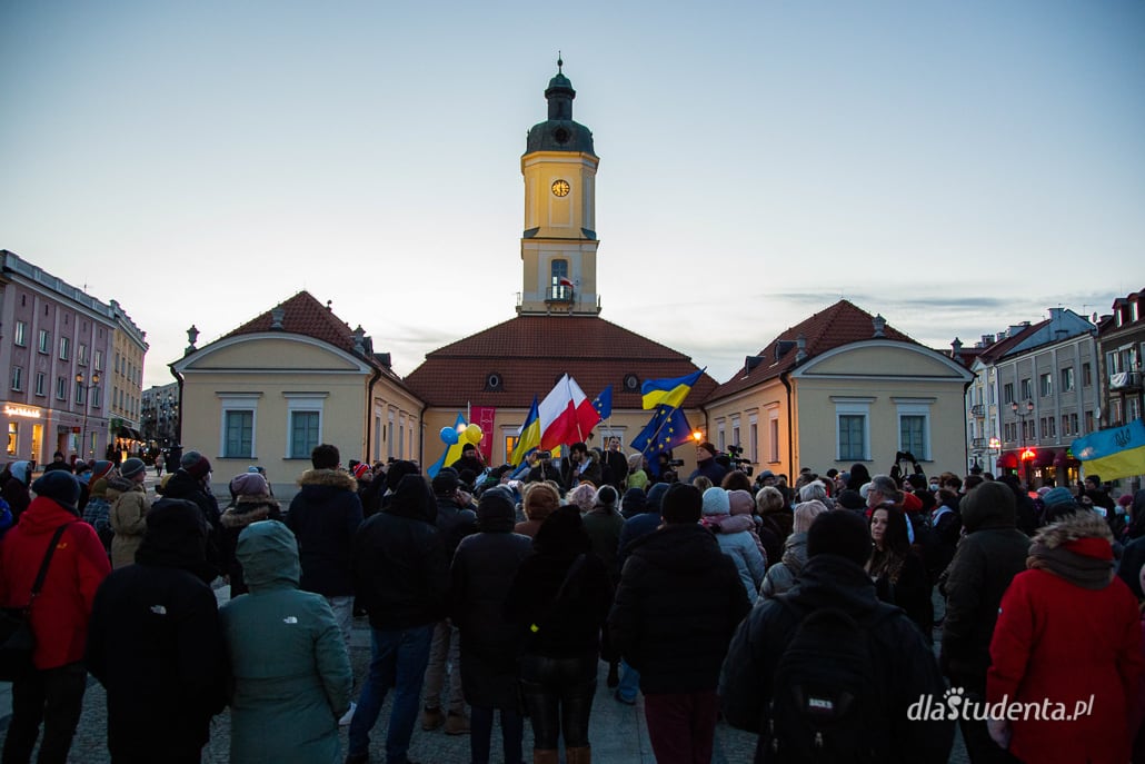 Solidarnie z Ukrainą - manifestacja poparcia w Białymstoku  - zdjęcie nr 1