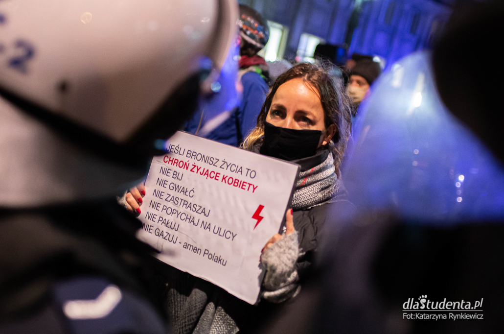 Strajk Kobiet: W imię matki, córki, siostry - manifestacja w Warszawie - zdjęcie nr 6