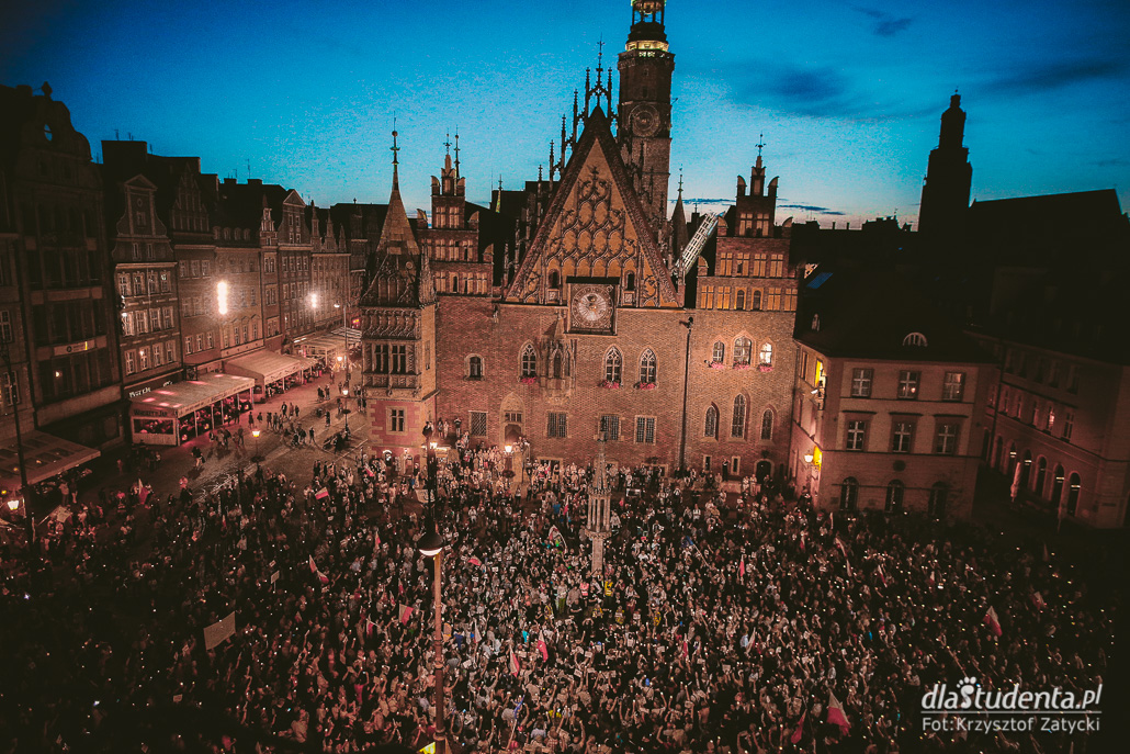 Wrocław: Łańcuch światła w obronie sądów