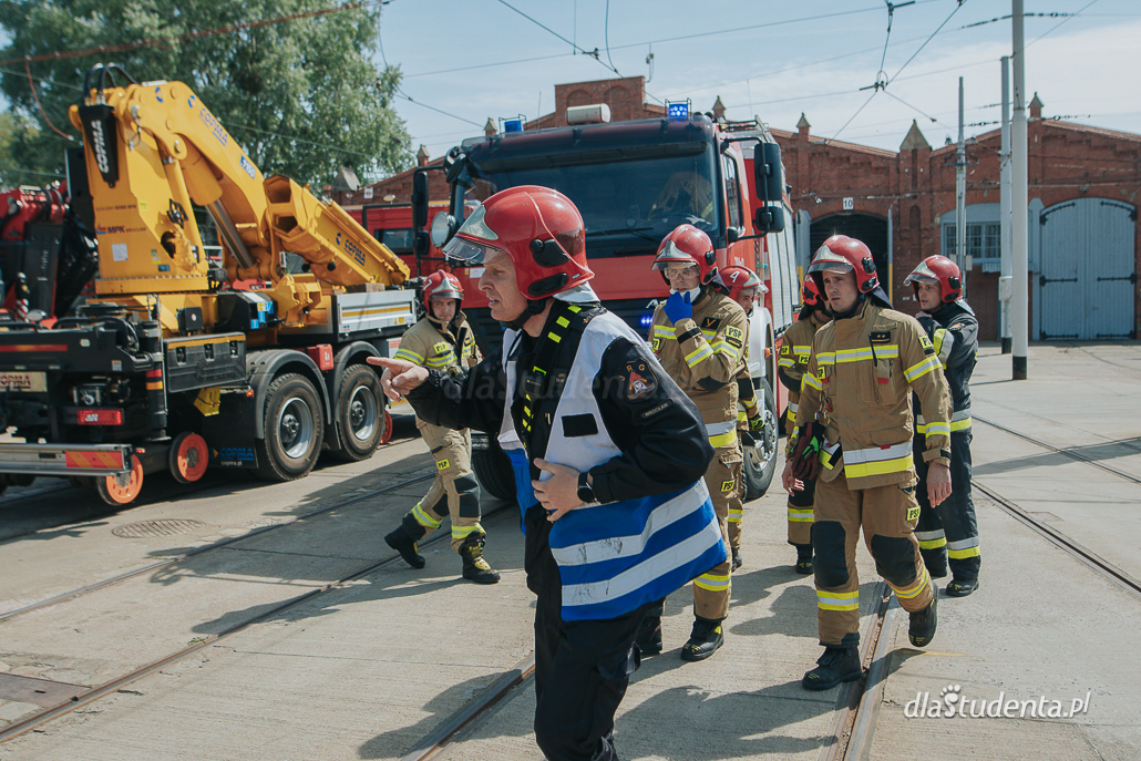 Wspólne ćwiczenia ratownicze MPK Wrocław oraz Państwowej Straży Pożarnej - zdjęcie nr 7