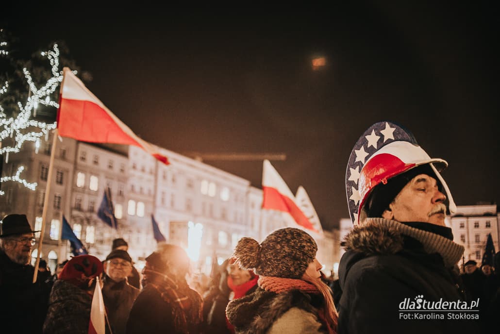 Wolne Sądy: Protest przeciwko ustawie kagańcowej w Krakowie - zdjęcie nr 4
