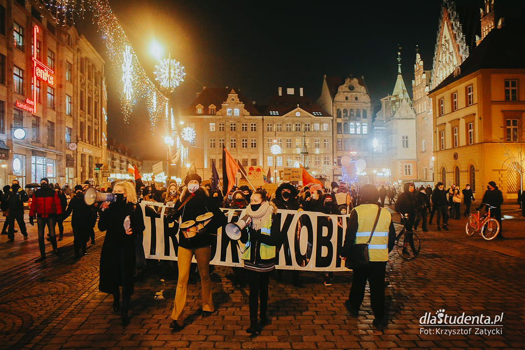 Strajk Kobiet: Stan wojny z kobietami - manifestacja we Wrocławiu - zdjęcie nr 1