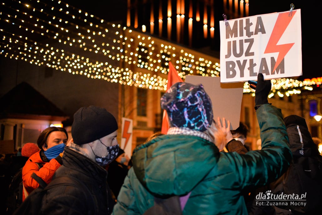 Strajk Kobiet 2021: Spontaniczny spacer w Łodzi - zdjęcie nr 10