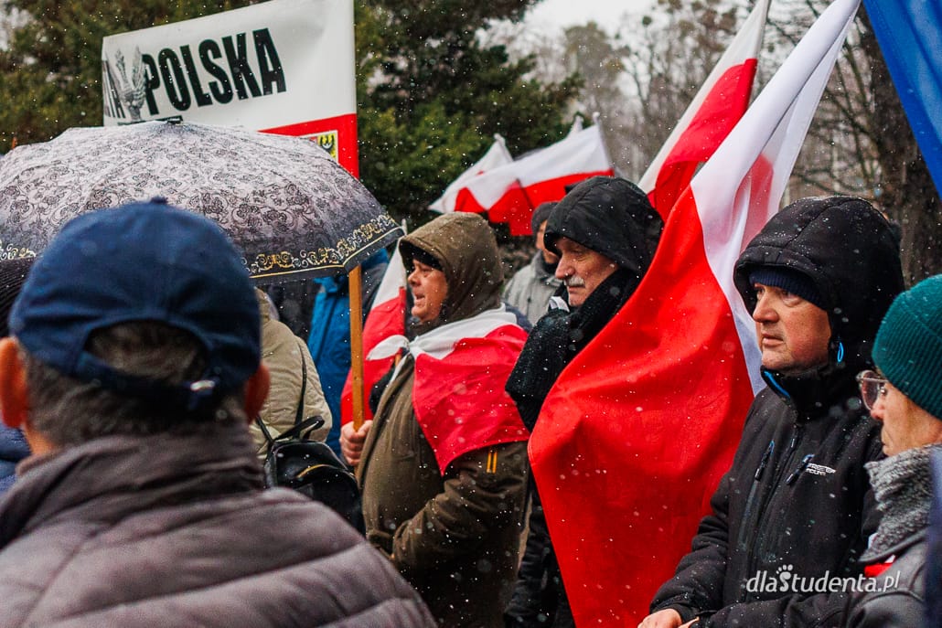Protest w obronie wolności mediów pod TVP we Wrocławiu  - zdjęcie nr 8