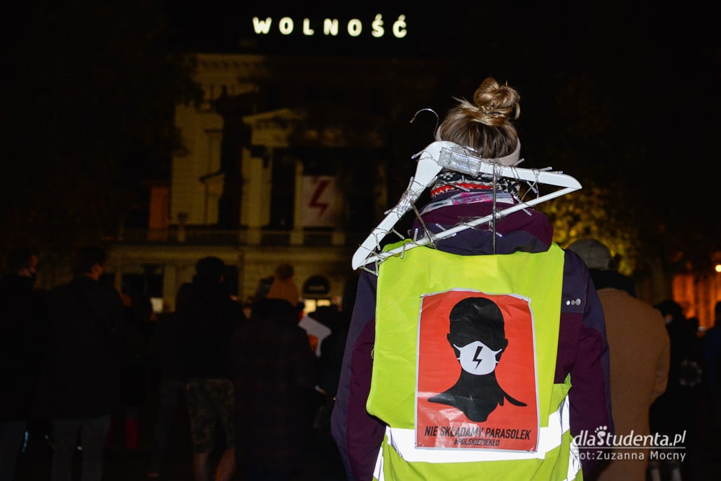 Strajk Kobiet: Wszyscy jesteśmy kobietami - manifa w Poznaniu  - zdjęcie nr 11