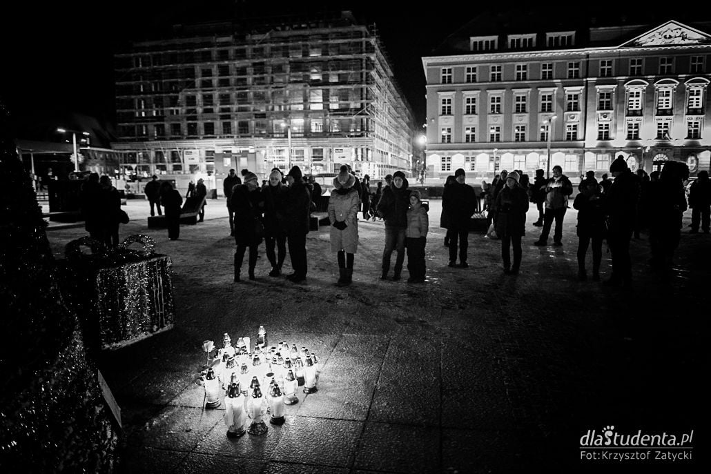 Światełko pamięci dla Pawła Adamowicza we Wrocławiu - zdjęcie nr 10