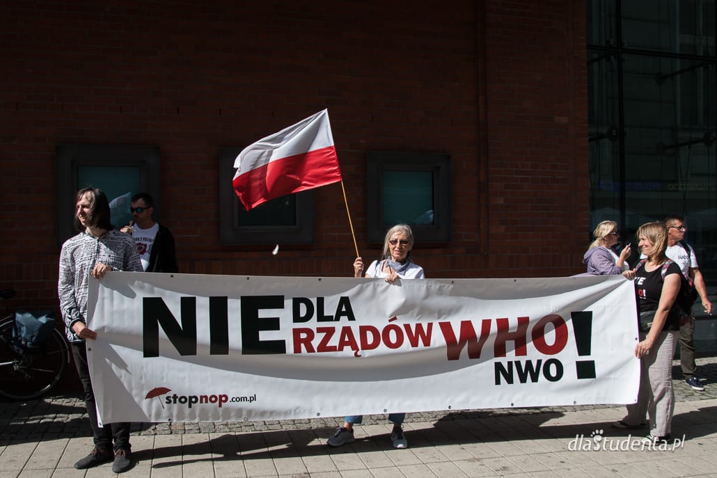 Marsz antyszczepionkowców w Poznaniu - zdjęcie nr 8