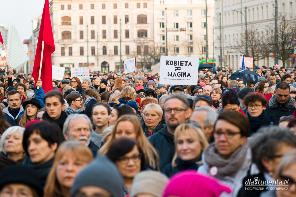 Protest Kobiet w Poznaniu - zdjęcie nr 11