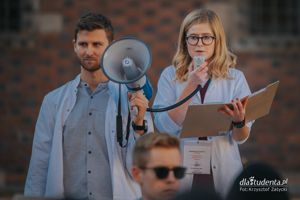 Młodzi solidarnie z medykami - protest we Wroclawiu  - zdjęcie nr 3