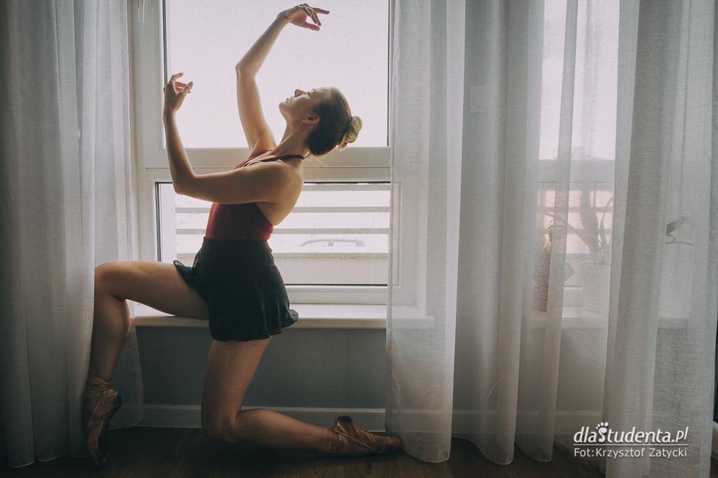Koronawirus: tancerka baletowa trenuje w czasie kwarantanny - zdjęcie nr 5