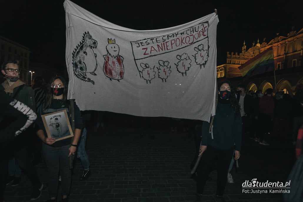  Strajk Kobiety: To jest wojna - manifestacja w Krakowie  - zdjęcie nr 11