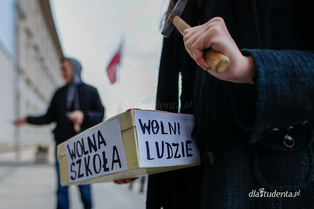 3 Tezy: Wolna Szkoła, Wolni Ludzie, Wolna Polska - protest we Wrocławiu  - zdjęcie nr 7