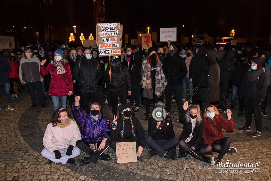Strajk Kobiet 2021: Spontaniczny spacer w Poznaniu