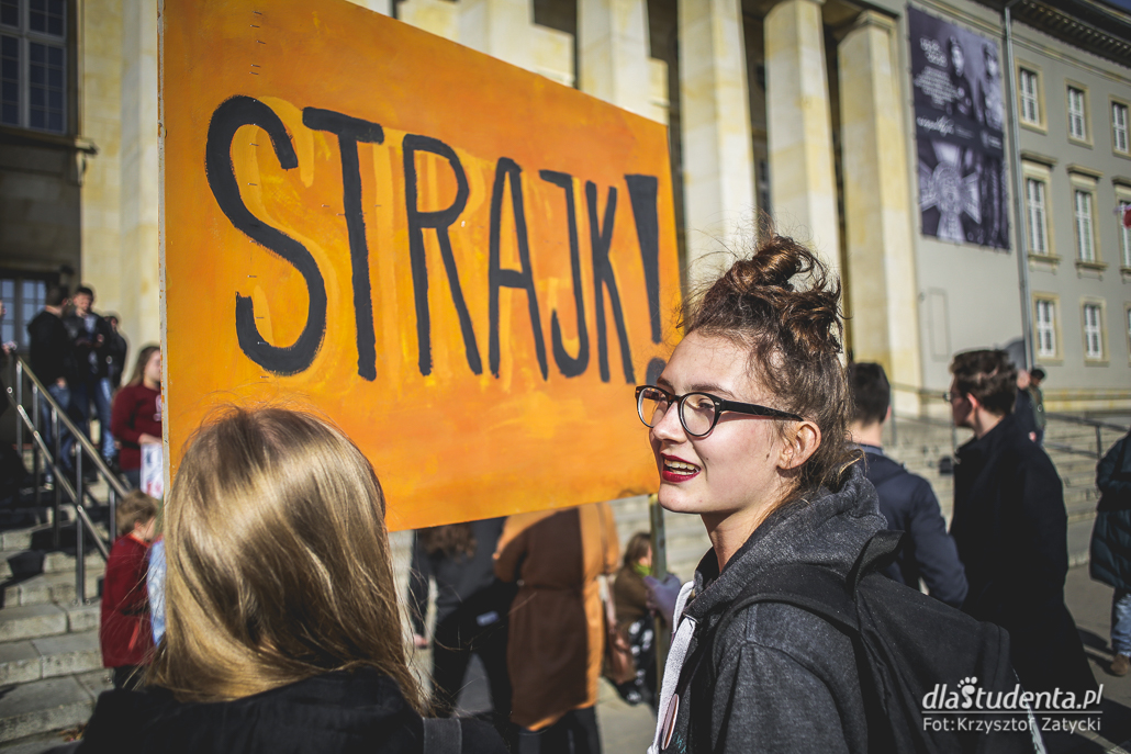 Uczniowie strajkują dla nauczycieli we Wrocławiu - zdjęcie nr 9