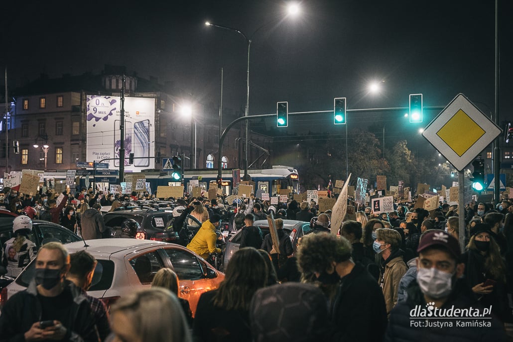  Strajk Kobiety: To jest wojna - manifestacja w Krakowie  - zdjęcie nr 3