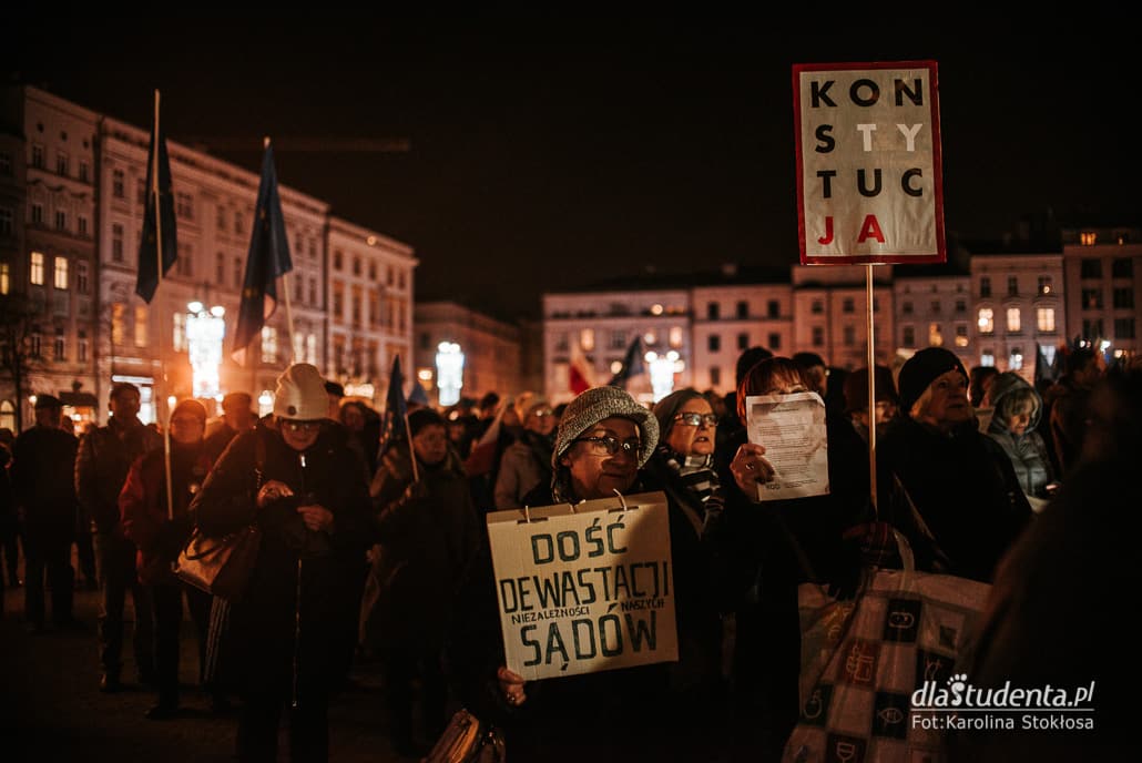 Wolne Sądy: Protest przeciwko ustawie kagańcowej w Krakowie - zdjęcie nr 5