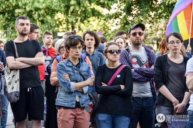Warszawa oddaje hołd ofiarom masakry w Orlando - zdjęcie nr 3