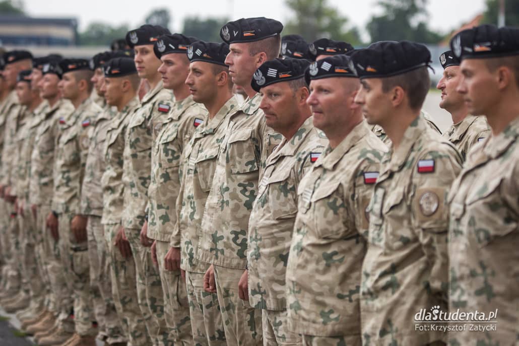 Polscy żołnierze wracają z Afganistanu - zdjęcie nr 3