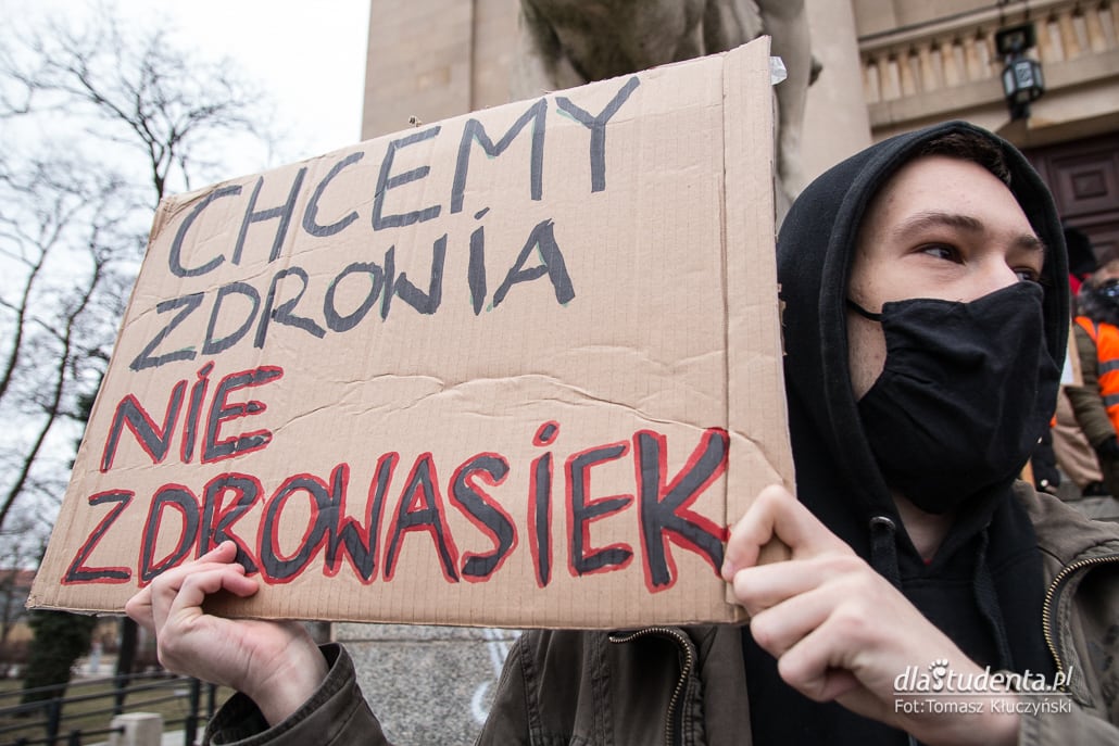 Demonstracja z okazji Dnia Kobiet w Poznaniu - zdjęcie nr 9