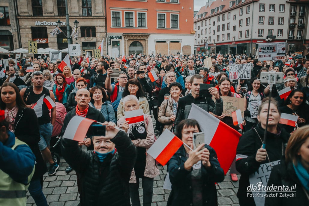 Manifestacja antycovidowców we Wrocławiu - zdjęcie nr 9