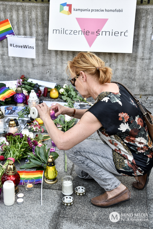 Warszawa oddaje hołd ofiarom masakry w Orlando - zdjęcie nr 11