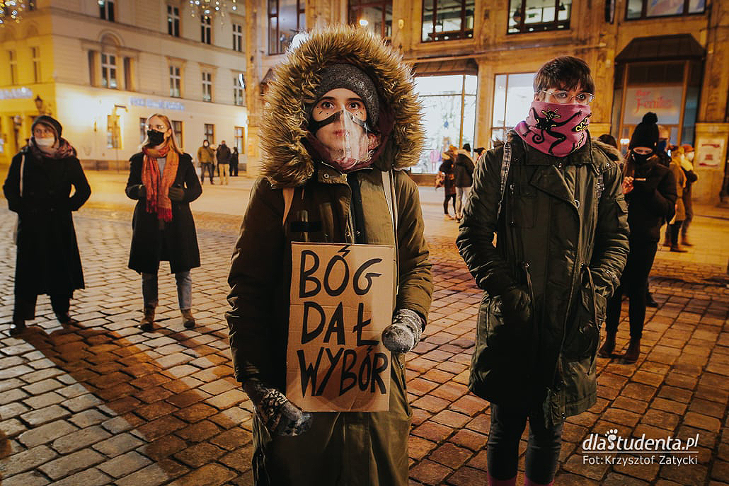 Strajk Kobiet 2021: Spontaniczny spacer we Wrocławiu - zdjęcie nr 10