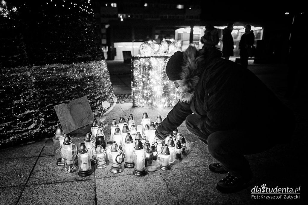 Światełko pamięci dla Pawła Adamowicza we Wrocławiu - zdjęcie nr 4