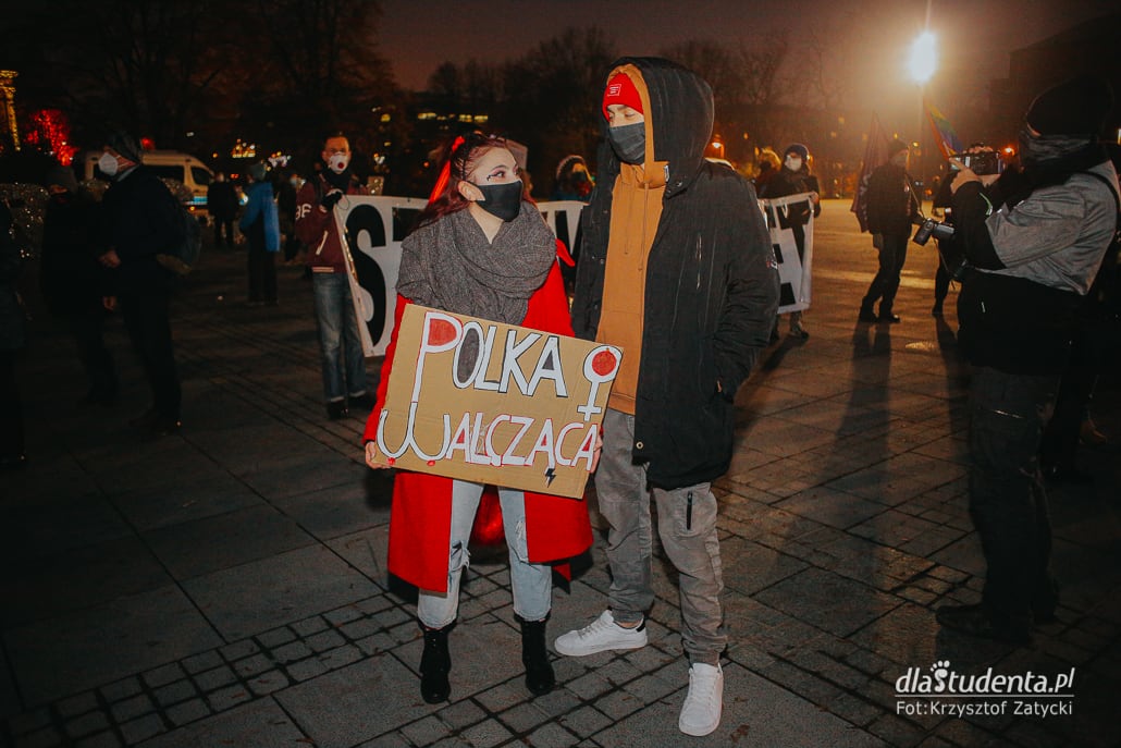 Strajk Kobiet: Stan wojny z kobietami - manifestacja we Wrocławiu - zdjęcie nr 11
