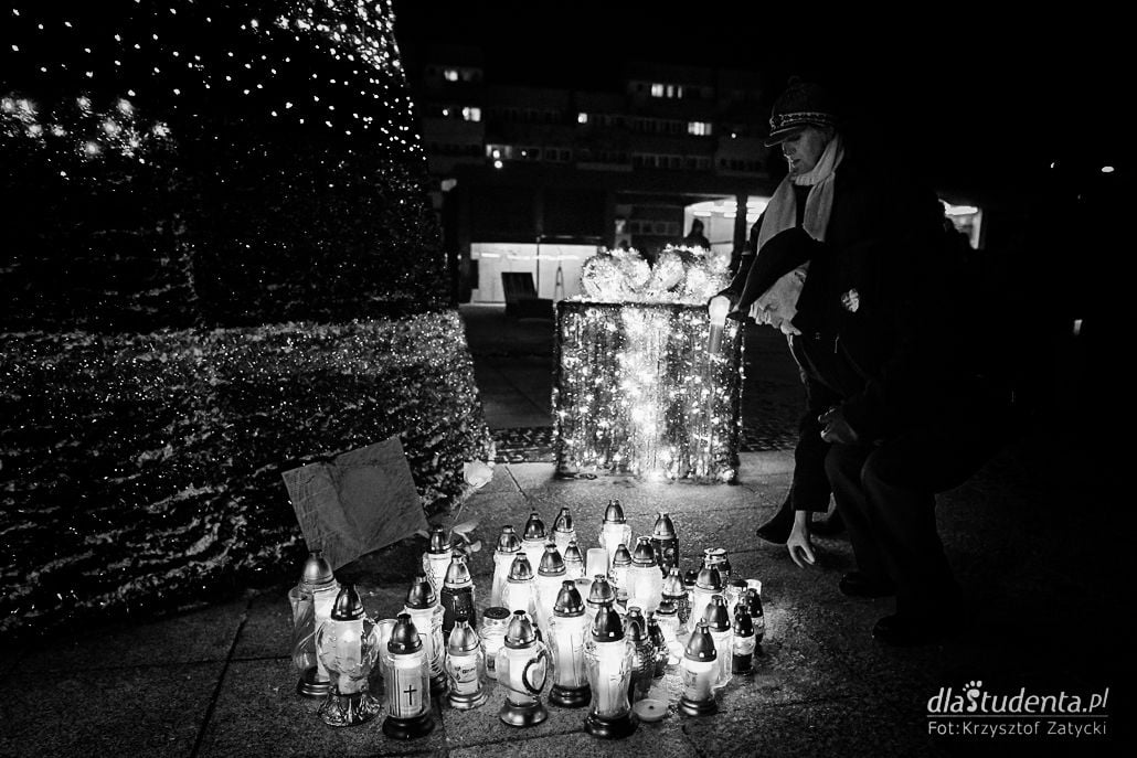 Światełko pamięci dla Pawła Adamowicza we Wrocławiu - zdjęcie nr 6