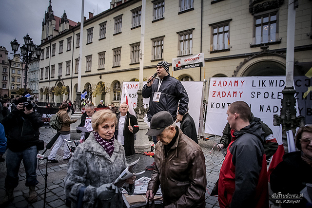 Paweł Kukiz wraz z manifestantami żądają powtórzenia wyborów  - zdjęcie nr 11