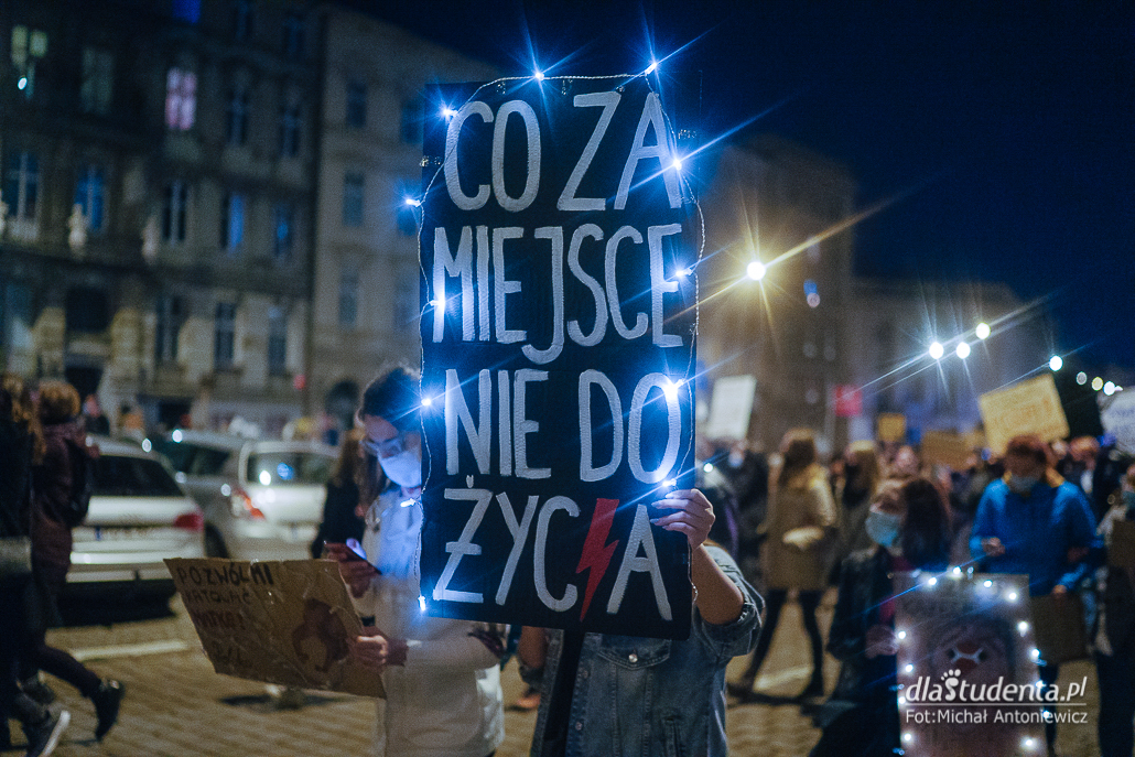 Strajk Kobiet: To jest Wojna - manifestacja w Poznaniu - zdjęcie nr 8