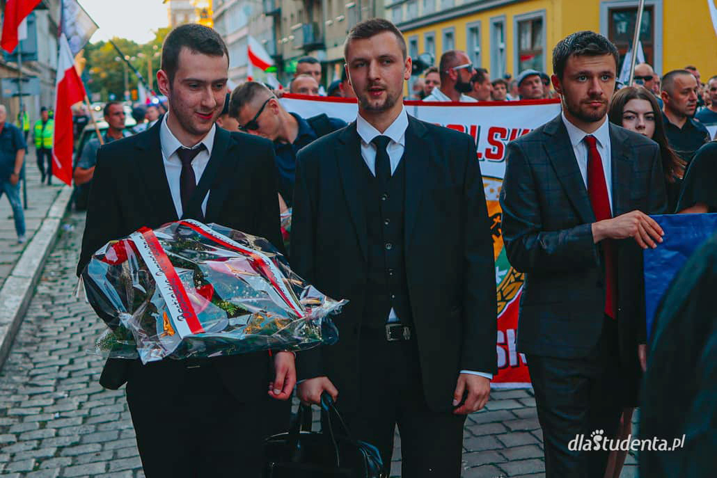 Przemarsz upamiętniający ofiary rzezi wołyńskiej we Wrocławiu  - zdjęcie nr 5