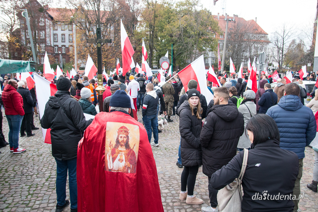 Marsz Niepodległości 2022 w Poznaniu - zdjęcie nr 12