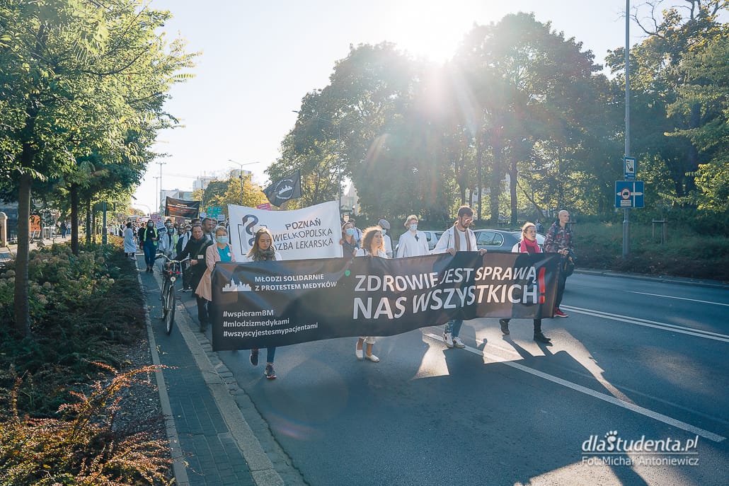 Młodzi solidarnie z medykami - protest w Poznaniu - zdjęcie nr 2