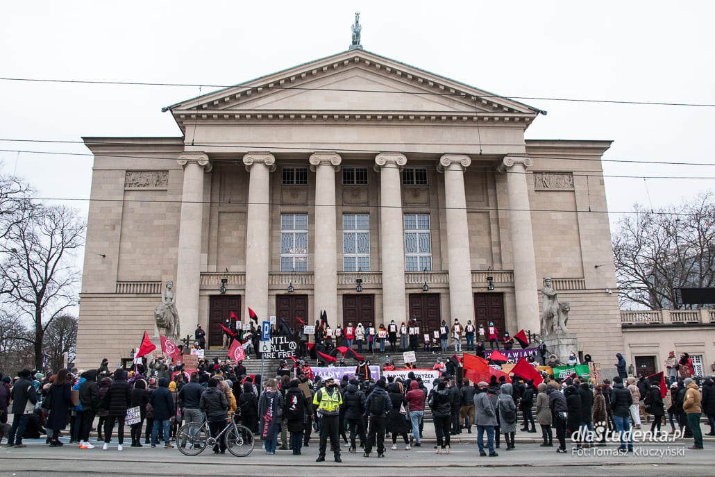 Demonstracja z okazji Dnia Kobiet w Poznaniu - zdjęcie nr 1