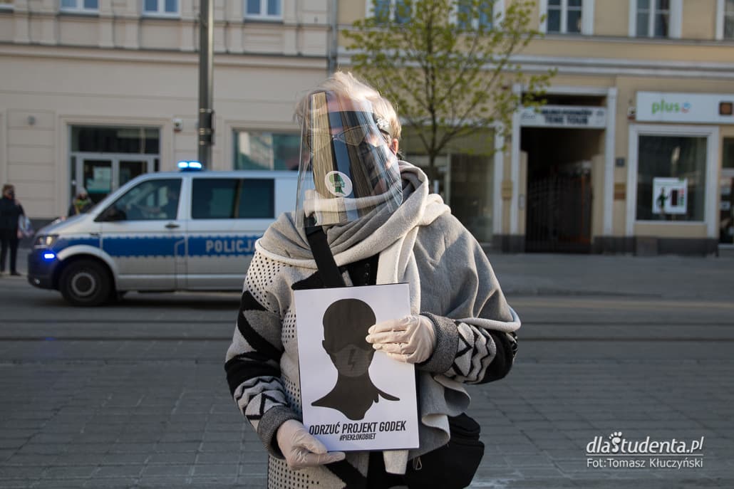 Protest Kobiet w Poznaniu - dzień 2 - zdjęcie nr 2