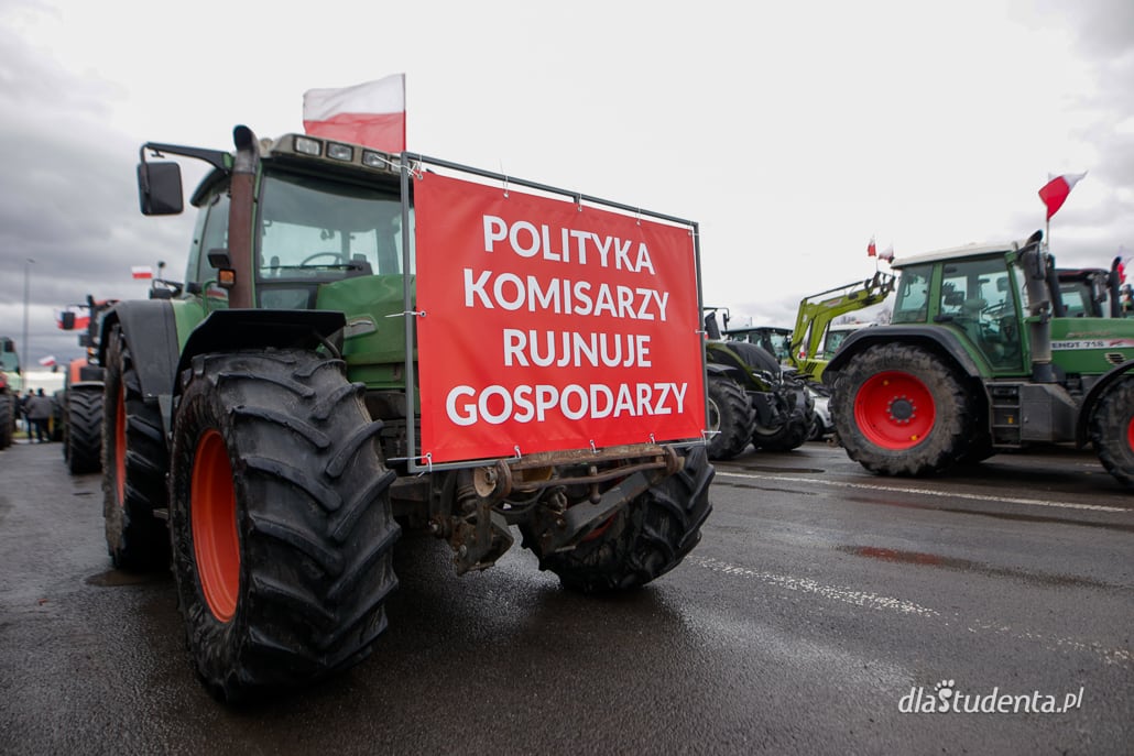 Ogólnopolski protest rolników z udzialem wiceministra Michała Kołodziejczaka  - zdjęcie nr 9