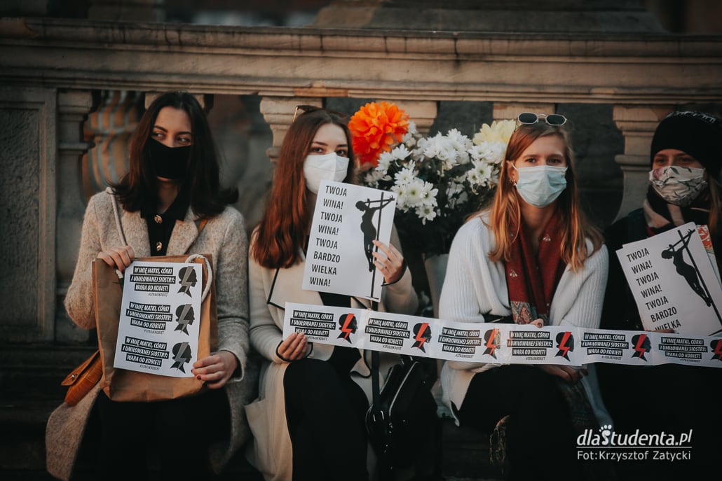  Strajk Kobiet - manifestacja pod wrocławską Katedrą - zdjęcie nr 4
