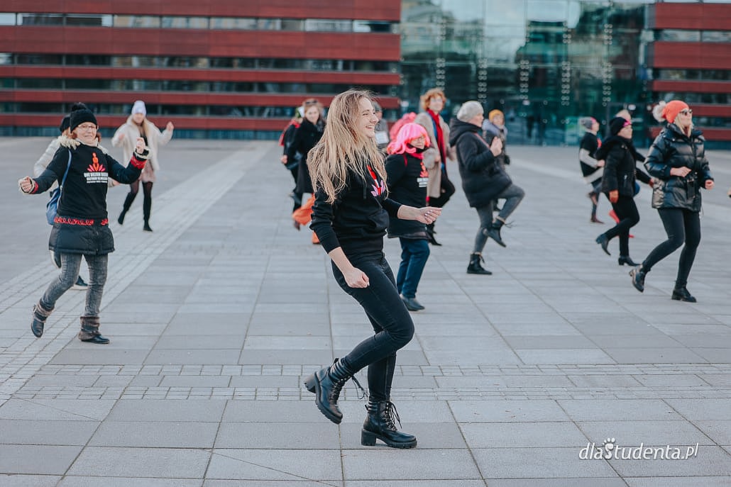 "Nazywam się Miliard" - Wrocławianie zatańczyli przeciwko przemocy wobec kobiet - zdjęcie nr 7