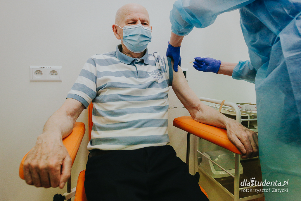 Ruszyły szczepienia seniorów przeciwko Covid-19 w Polsce
